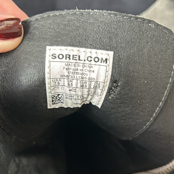 Genuine SOREL Wedge Boots in 7.5 - Picture 9 of 9